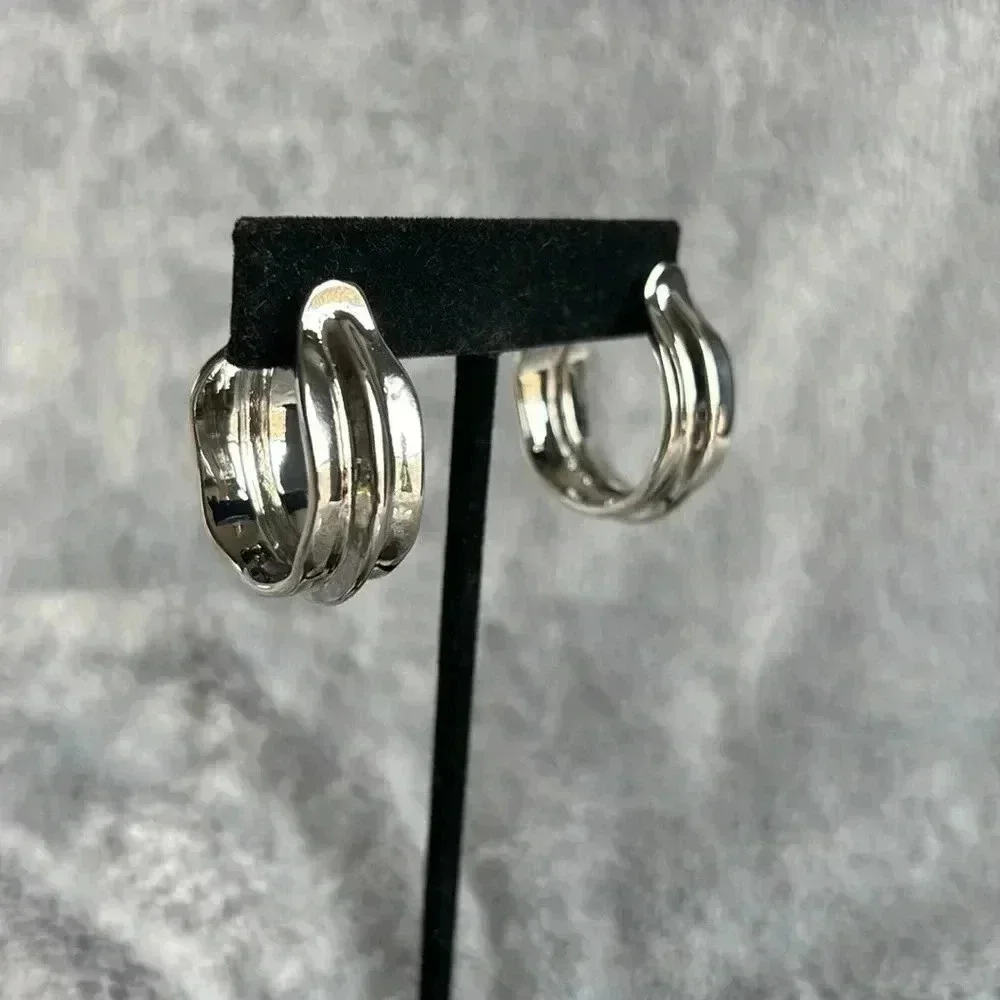 NORDSTROM RACK Wide Ripple Hoop Earrings in Silver NWT